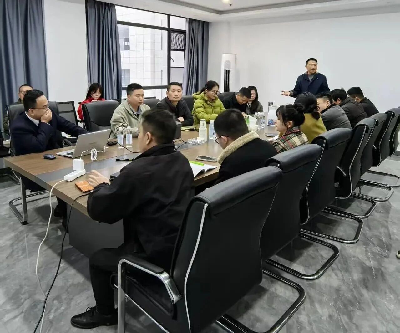 亚卡赋能充电忙，精准蓄力启新程