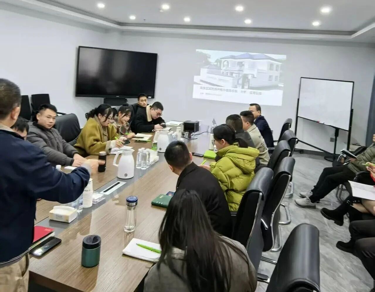 亚卡赋能充电忙，精准蓄力启新程