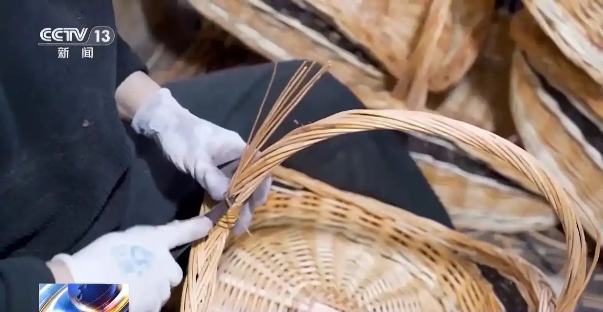 编织工艺品、陶瓷凭实力“出海” 小商品如何实现卖全球？