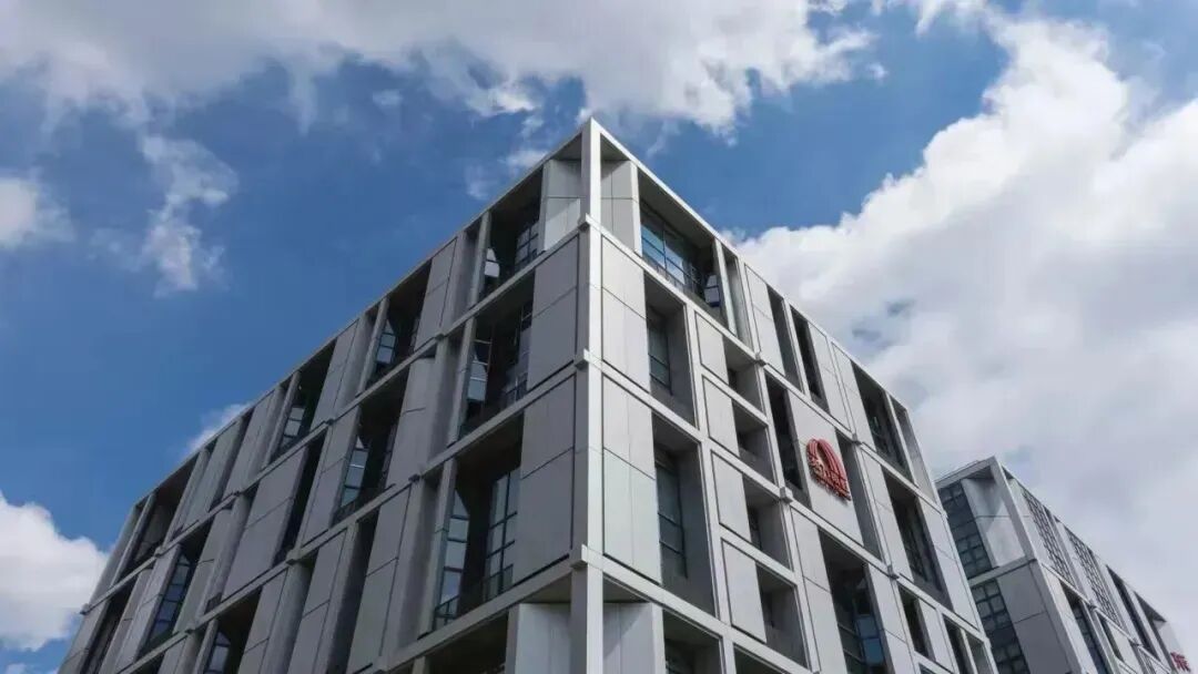 活在当下！建材央企甩卖4家亏损子公司，竟被东方雨虹李卫国一句话道破生死局？