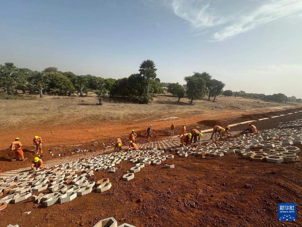 “行百里者半九十”——中企承建塞内加尔高速公路项目紧张冲刺