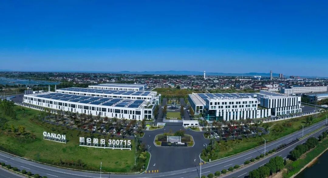 狼狈的兜底承诺：**防水董事长成了“冤大头”