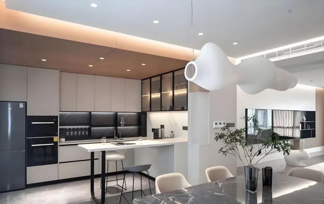 谁说不锈钢橱柜是“工业感”？这样搭配，颜值瞬间逆袭成颜值天花板！