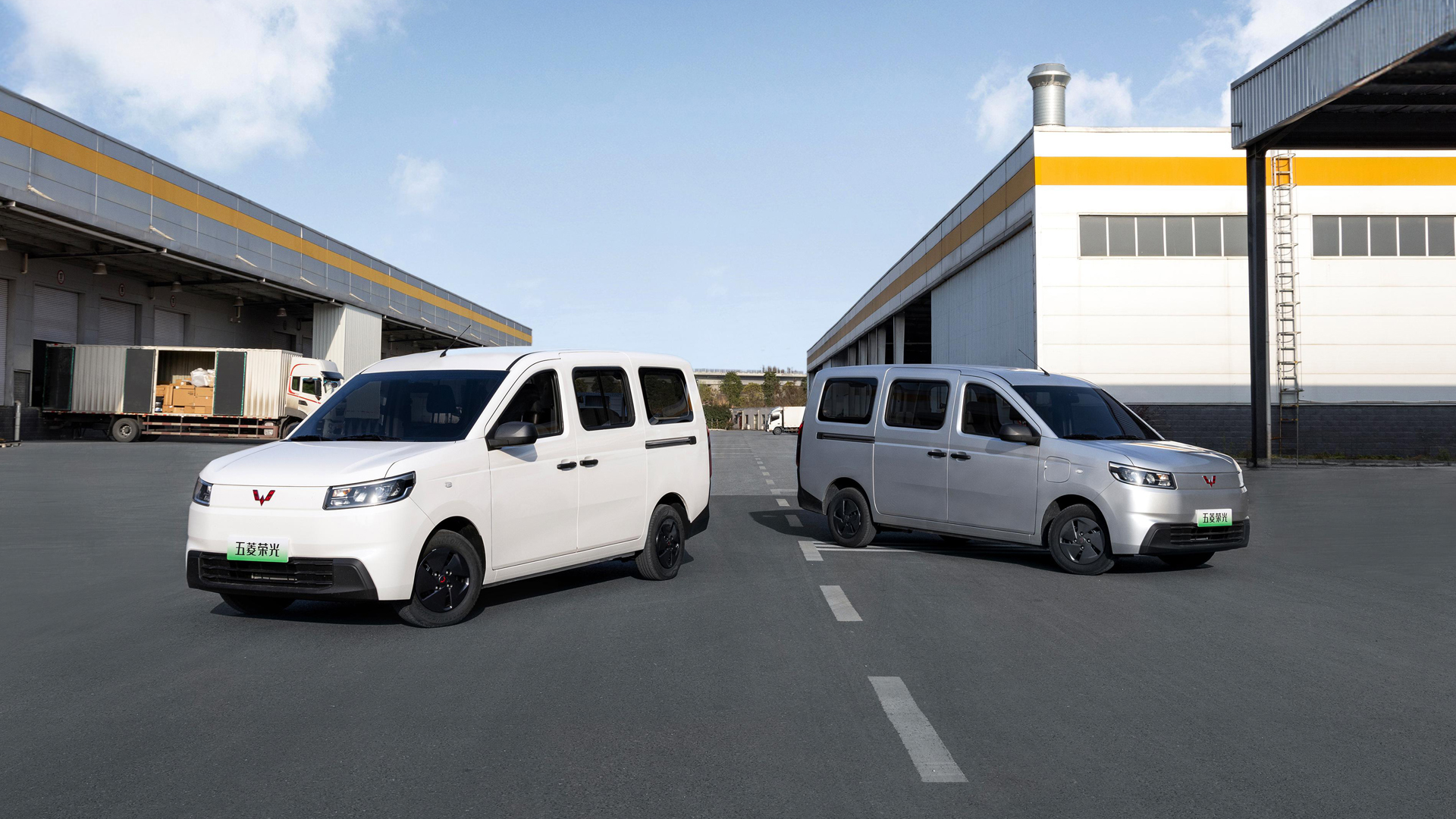 搭载100kW碳化硅后驱系统 五菱荣光纯电版上市 