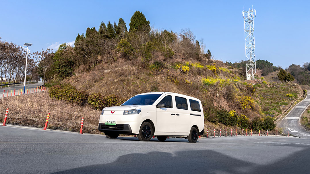 搭载100kW碳化硅后驱系统 五菱荣光纯电版上市 搭载100kW碳化硅后驱系统 五菱荣光纯电版上市