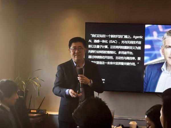 eSIM何时能在国内全面落地？差异化连接成运营商破局关键