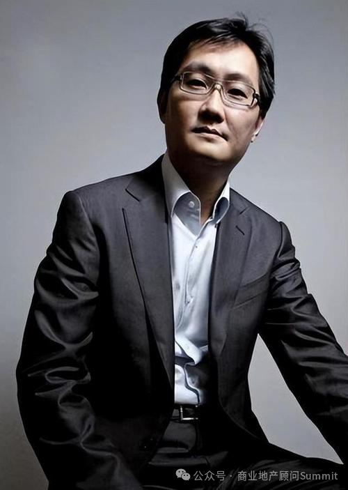 马化腾：蛰伏半生筑商业传奇，低调掌舵者的互联网征途 