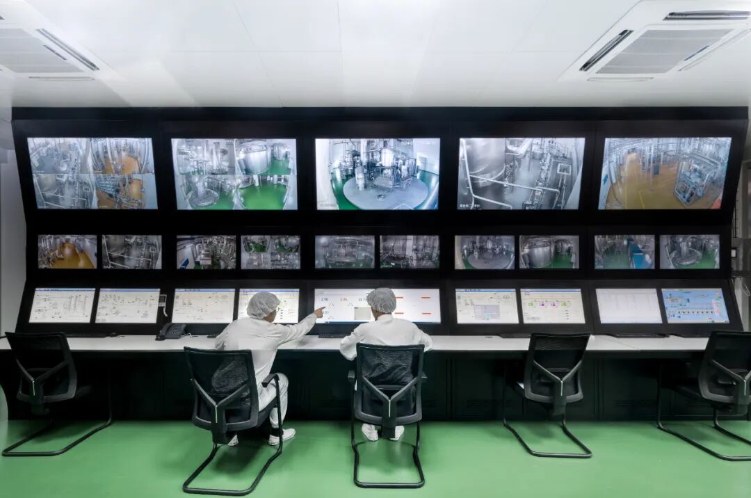 对话飞鹤冷友斌：为了这个转型，我们埋头准备了多年｜连线两会