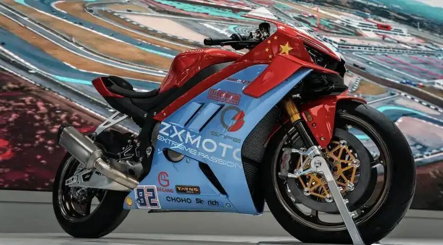 热血逆袭！修车学徒缔造世界冠军，张雪机车冠军“铠甲”江门造