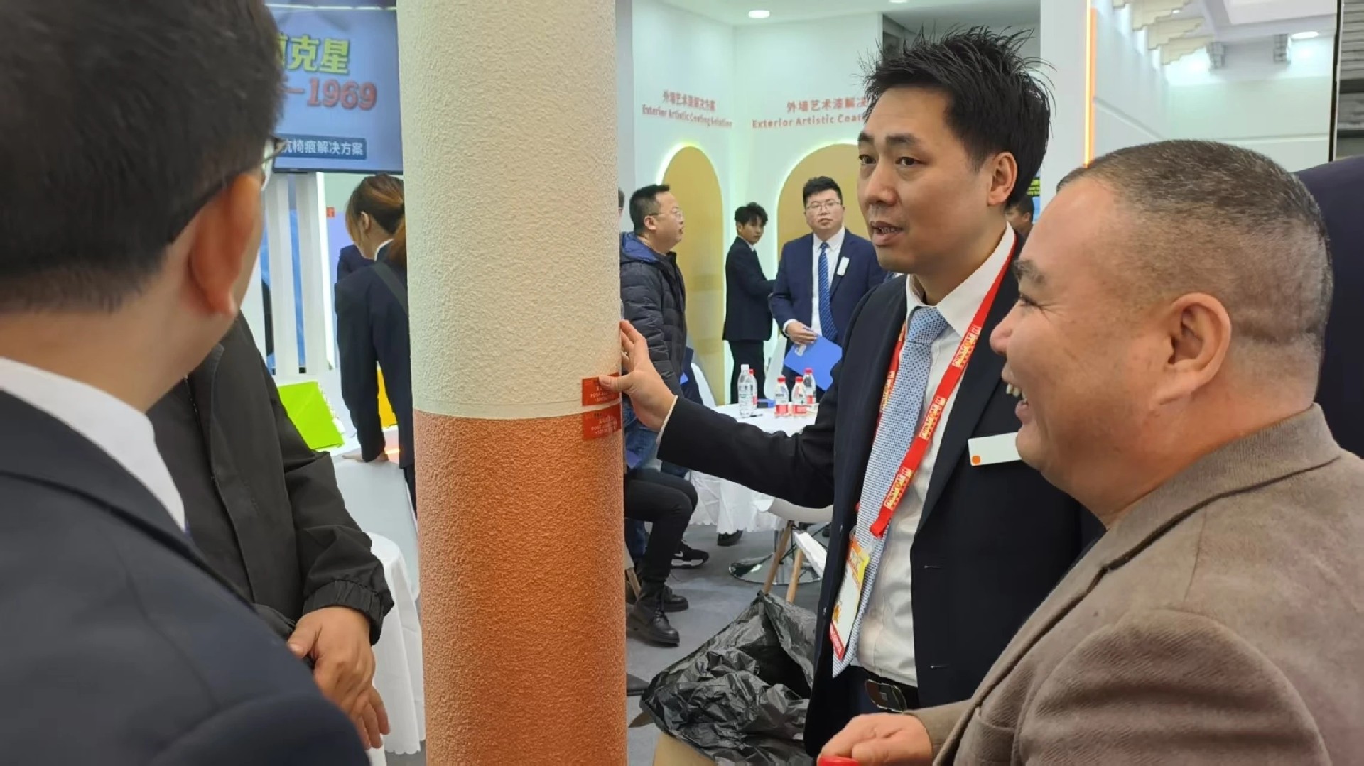 新质出彩赋能饰界,以创新之姿书写智造传奇 | 专访罗斯夫总裁特别助理、数字营销事业部总经理易兵 新质出彩赋能饰界,以创新之姿书写智造传奇 | 专访罗斯夫总裁特别助理、数字营销事业部总经理易兵