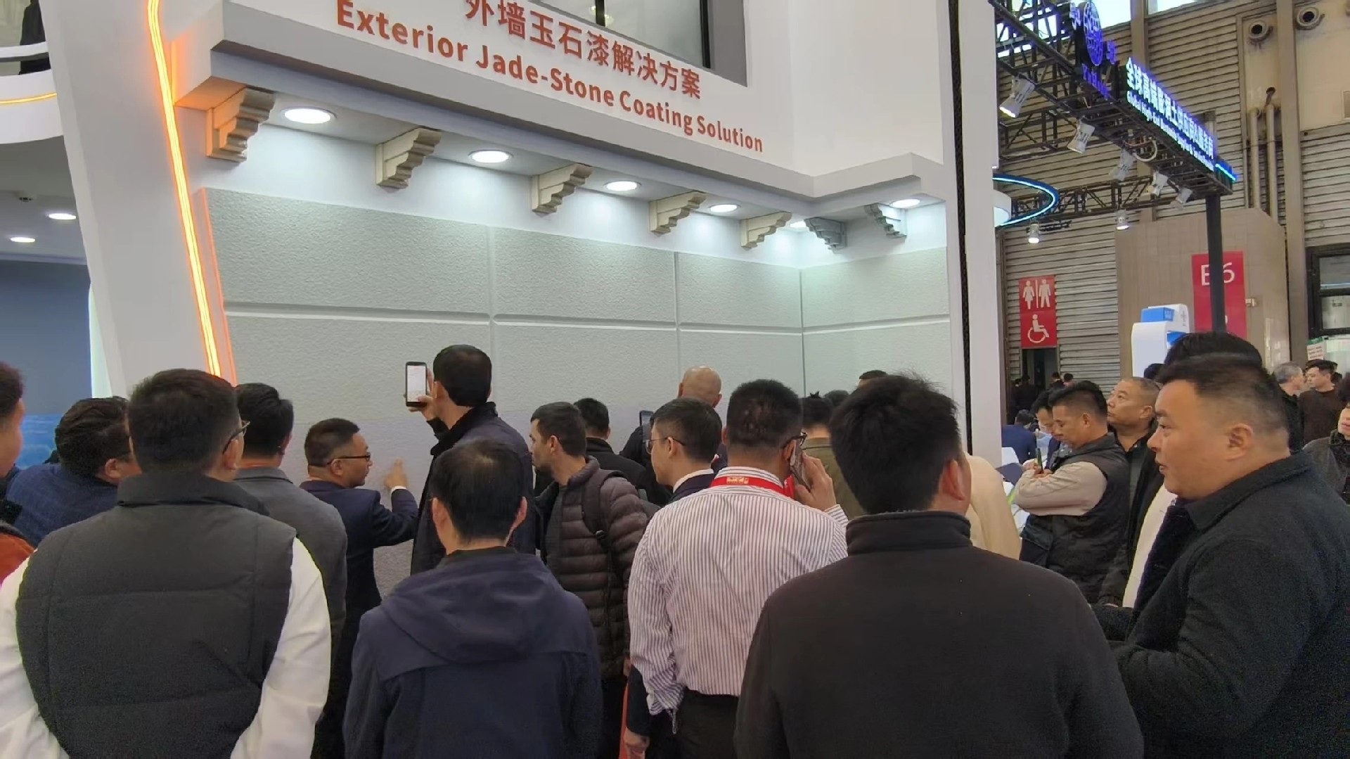 新质出彩赋能饰界,以创新之姿书写智造传奇 | 专访罗斯夫总裁特别助理、数字营销事业部总经理易兵 新质出彩赋能饰界,以创新之姿书写智造传奇 | 专访罗斯夫总裁特别助理、数字营销事业部总经理易兵