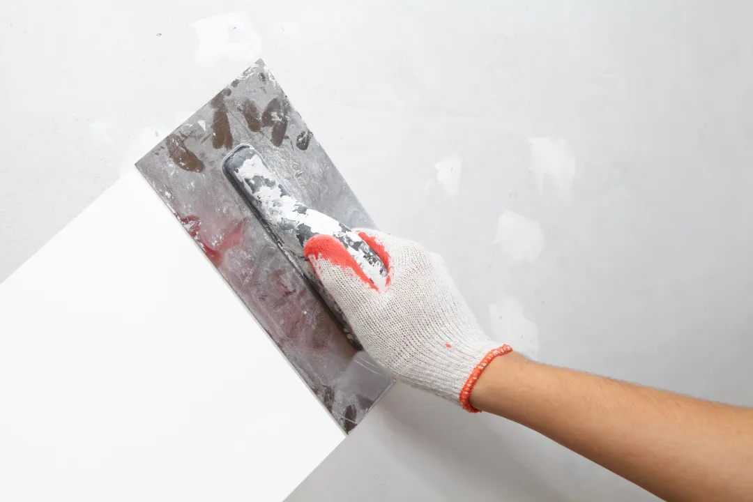 装修内行不说的秘密：墙面好不好，全看腻子选得对不对